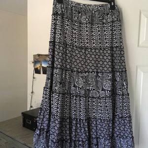Beautiful patterned black and white design skirt